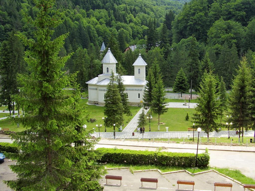 Hôtel Venus à Slănic-Moldova Extérieur photo